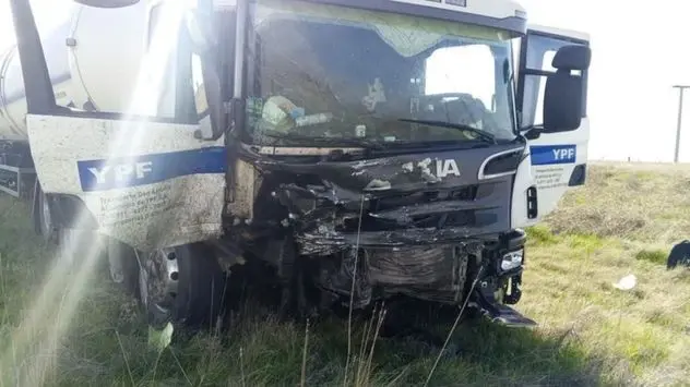 Compraron una camioneta, salieron a la ruta y murieron tras impactar de frente contra un camión 3 Compraron una camioneta, salieron a la ruta y murieron tras impactar de frente contra un camión