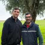 Vecinos de balcarce se encontraron con el dibu martínez mientras trabajaban en la zona rural