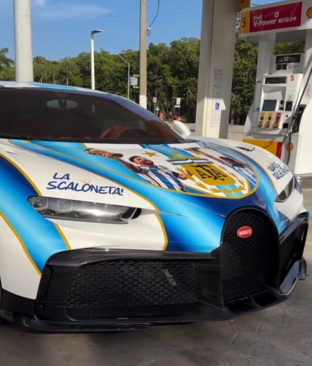 Un argentino se compró un auto de 5 millones de dólares, lo ploteó de argentina y causa furor 2 Un argentino se compró un auto de 5 millones de dólares, lo ploteó de argentina y causa furor