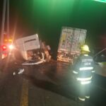 Volcó un camión y quedó totalmente cortada la ruta 2 en dolores