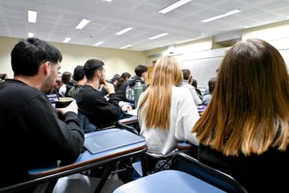 Presentaron un proyecto para arancelar salud y educación a extranjeros en la provincia de buenos aires