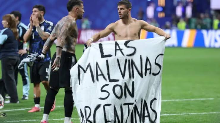 El detrás de escena de la bandera de malvinas que exhibió la selección argentina