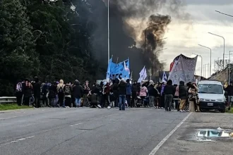 Caos en la ruta 2: manifestantes bloquean el ingreso a mar del plata