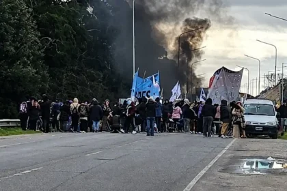 Caos en la ruta 2: manifestantes bloquean el ingreso a mar del plata