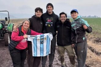 Tras quedar encajado, el "dibu" sorprendió a sus rescatistas con un regalo inolvidable