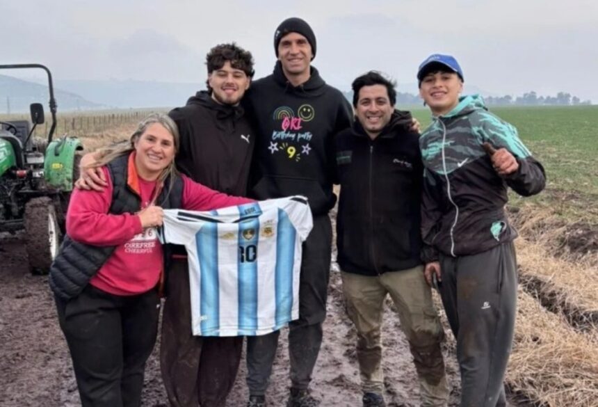 Tras quedar encajado, el "dibu" sorprendió a sus rescatistas con un regalo inolvidable