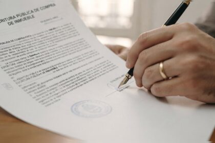 Lo que nadie te dice al firmar: las diferencias clave entre un boleto y la escritura real