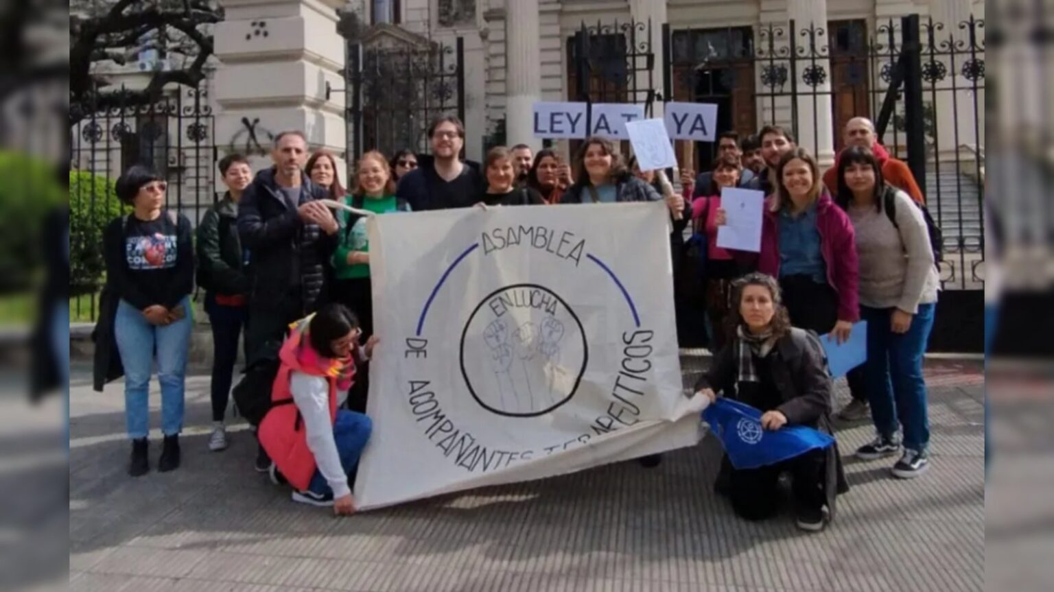 Acompañantes terapéuticos se movilizaron en para exigir la sanción de la ley at y el pago de deudas