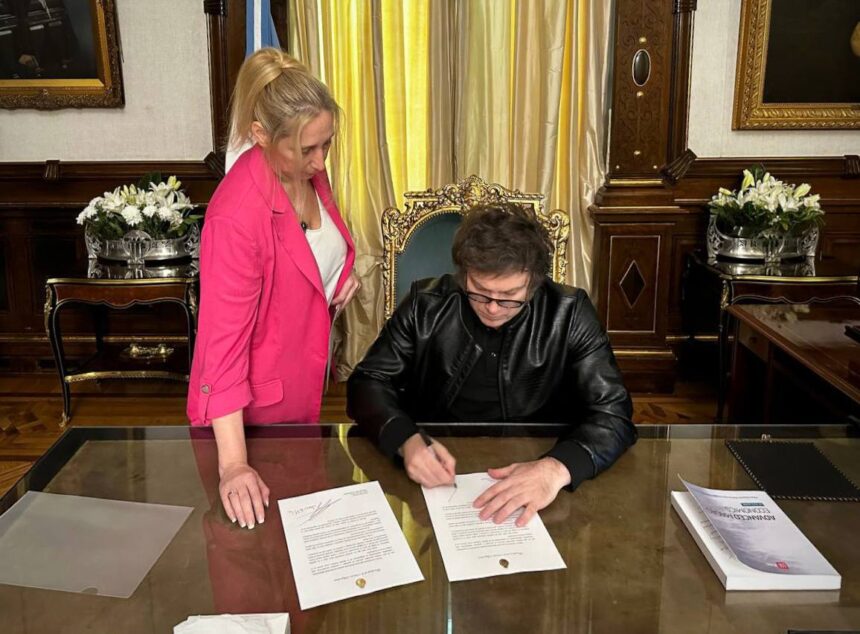 Milei restableció por decreto el nombre “día de la raza” para el 12 de octubre