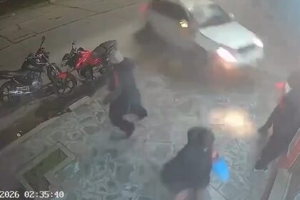 Video estremecedor: una camioneta subió a la vereda y atropelló a cinco personas en mar del plata