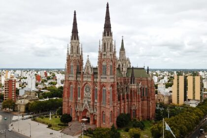 Orgullo bonaerense: la catedral de la plata fue elegida la más linda del mundo