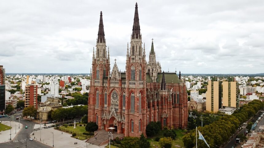 Orgullo bonaerense: la catedral de la plata fue elegida la más linda del mundo