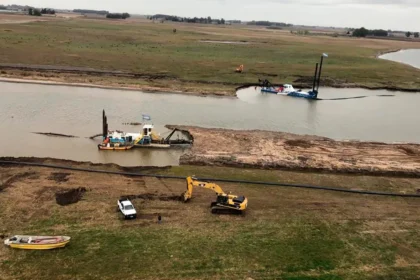 La provincia pone en marcha un plan para regularizar obras hidráulicas en el río salado