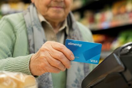 ¿habrá tarjeta alimentar para jubilados? Qué puede pasar y qué beneficios están vigentes