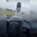 “si nos matamos nos matamos”: se grabó tomando whisky mientras conducía por la ruta 2