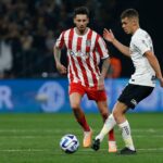 Estudiantes y corinthians durante un partido internacional