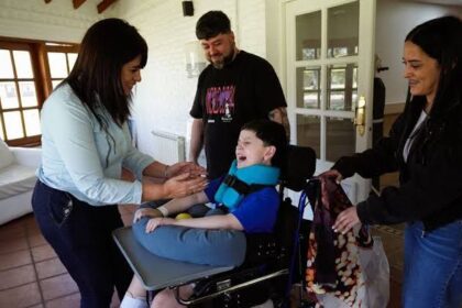 El emotivo reencuentro de bastián con la pediatra que le salvó la vida en pinamar