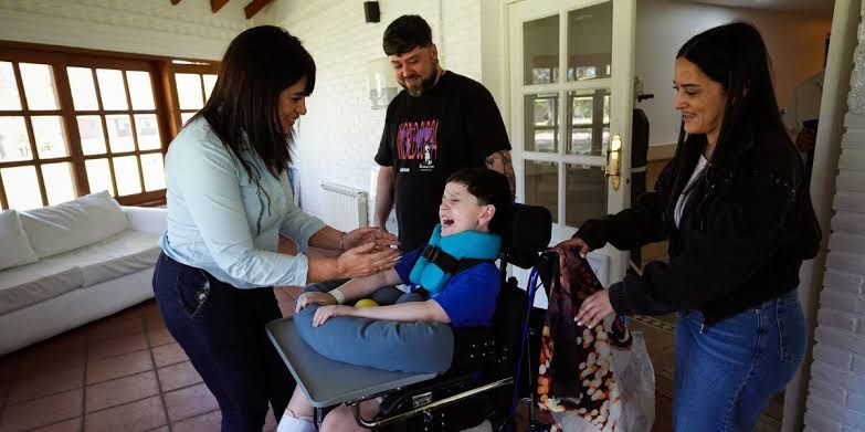 El emotivo reencuentro de bastián con la pediatra que le salvó la vida en pinamar