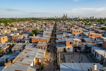 Detectan por satélite hasta 3,4 millones de personas sin registrar en barrios populares de argentina