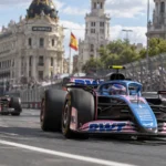 Franco colapinto al mando de un alpine durante la clasificación del gran premio de españa en madrid