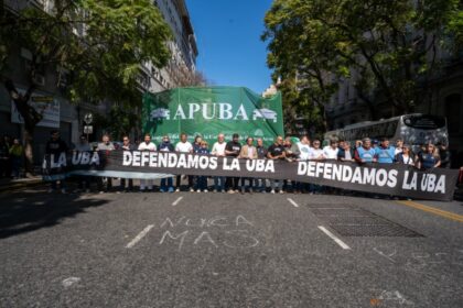 El gobierno aplicará por decreto un 3% de aumento a docentes universitarios y los gremios evalúan paros y una marcha federal