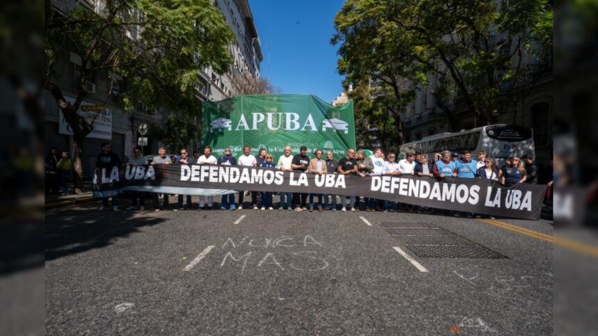 El gobierno aplicará por decreto un 3% de aumento a docentes universitarios y los gremios evalúan paros y una marcha federal