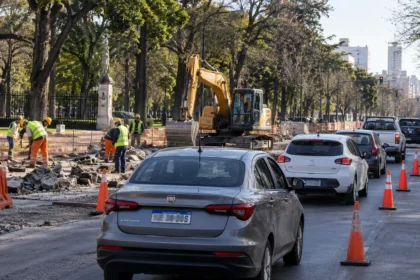 Atención conductores: desde hoy cambió la circulación en una zona muy transitada de la plata