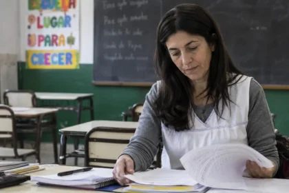 Paritaria docente bonaerense: cuánto se estira el sueldo entre jornada simple, quinta hora y jornada completa
