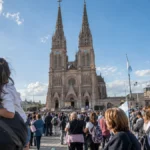 Feriado en la provincia de buenos aires por la visita del papa: qué pasará en noviembre