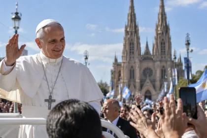 Feriado por la visita del papa: confirman el lunes 9 de noviembre y evalúan días libres en provincias