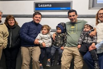 El amor por los trenes pudo más que la distancia: recorrieron 220 kilómetros para ver pasar la histórica vaporera por lezama
