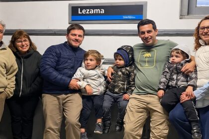 El amor por los trenes pudo más que la distancia: recorrieron 220 kilómetros para ver pasar la histórica vaporera por lezama