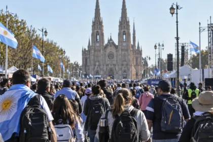 Feriado por la visita del papa: qué días estará león xiv en argentina y dónde habrá actividades masivas