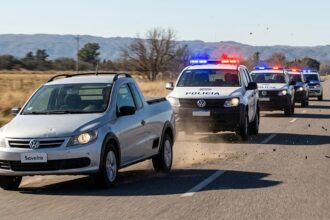 Persecución y tiros entre monte y general belgrano: intentó escapar y terminó chocando contra un móvil policial