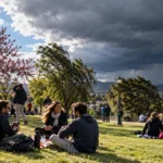 Día de la primavera: anticipan viento fuerte y un marcado descenso de temperatura en la provincia