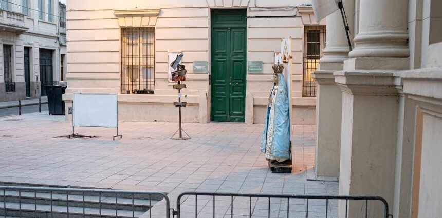 ¿milagro? La virgen de luján “caminó” en el santuario de san cayetano