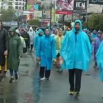 Bajo la lluvia y con mucha fe: una multitud avanza hacia luján