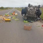 Caos en la ruta 11: un violento choque y vuelco dejó heridos y un carril cubierto de frutas y verduras