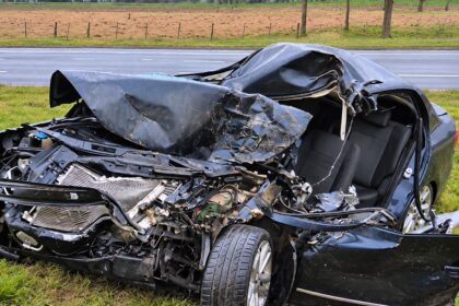 Tragedia en ruta 2: un muerto tras violento choque de un auto contra un camión y una camioneta en castelli
