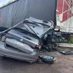 Tragedia en la ruta 2: un hombre murió y otro resultó gravemente herido tras chocar contra un camión