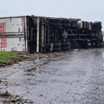 Un camión volcó en la autovía 2 y provocó complicaciones en el tránsito