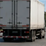 Control y camiones en una ruta bonaerense durante un operativo vial
