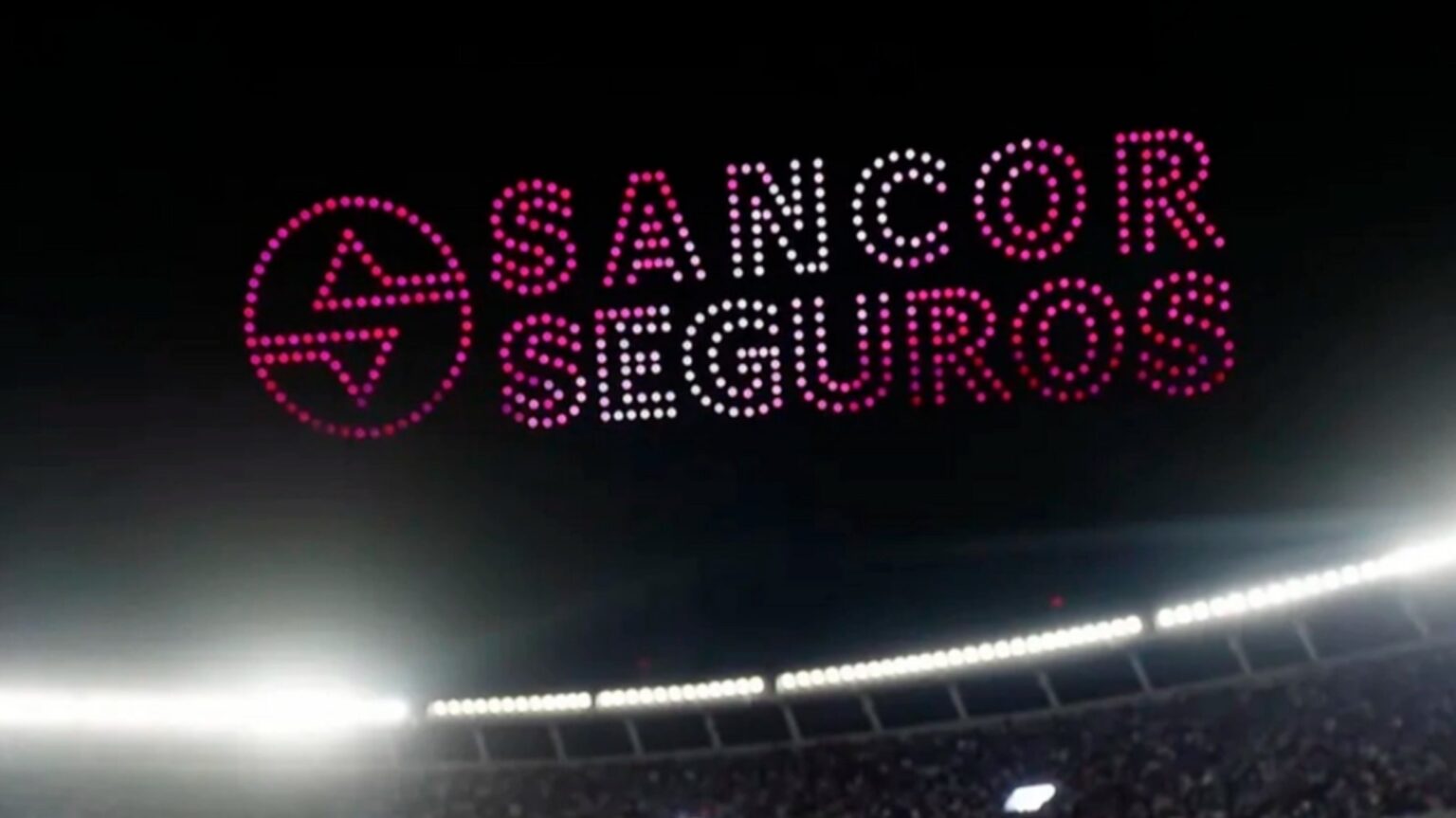 Enojo en el monumental: el descargo y las disculpas de sancor seguros por el show de drones