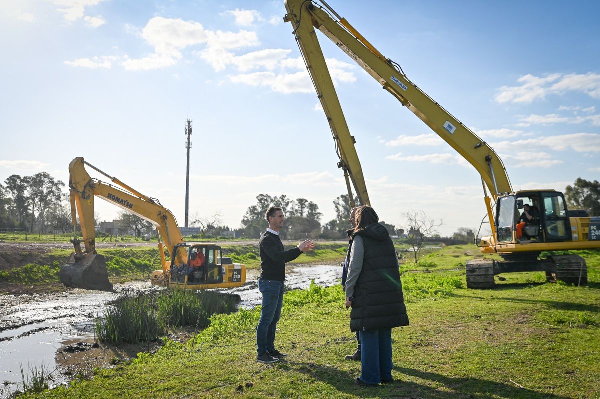 San vicente refuerza las obras para prevenir anegamientos ante el niño 2 Maquinaria durante tareas de limpieza y prevención hídrica en san vicente